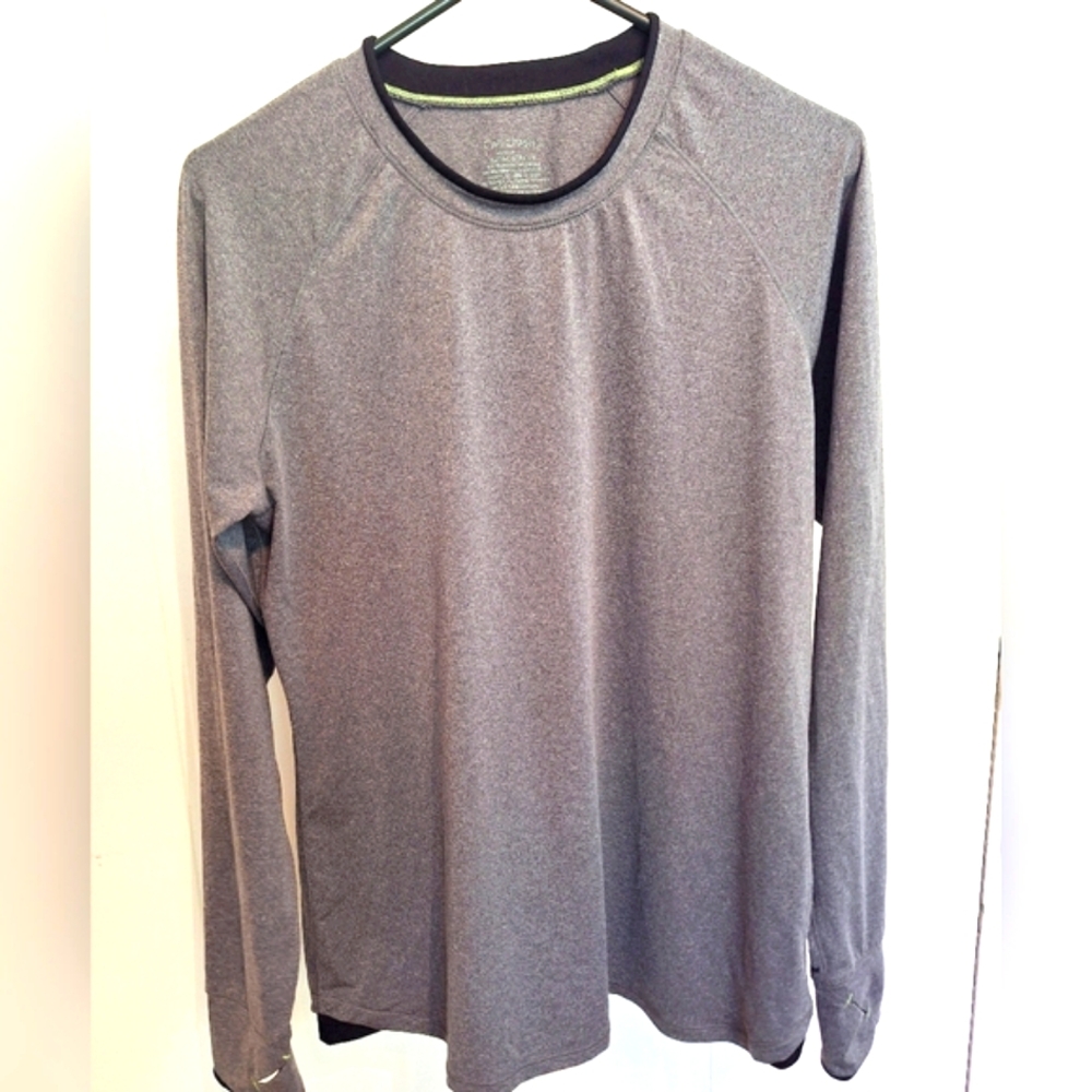 Chill Chasers Gray Athletic Tee Size L  Performance Sport Very Good Condition